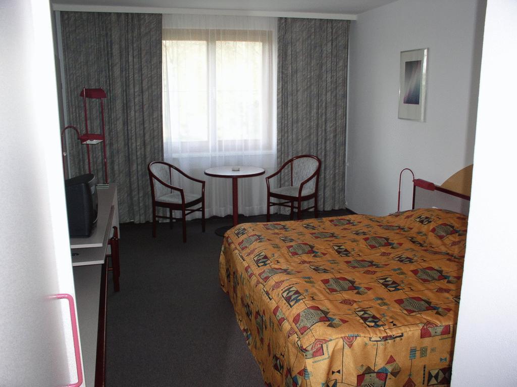 Club Hotel Praha Průhonice Habitación foto